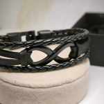 Hästi sobivate nahast käevõrude komplekt paaridele