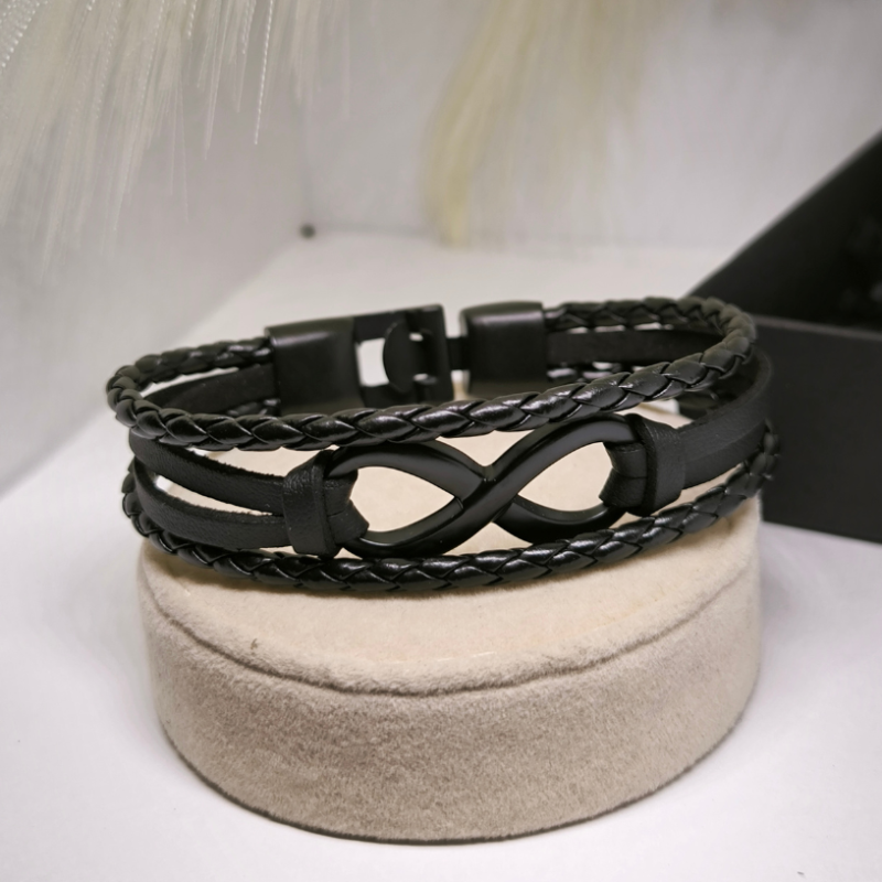 Hästi sobivate nahast käevõrude komplekt paaridele