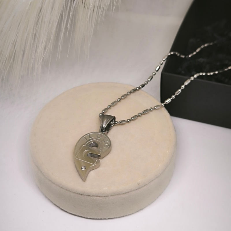 Stiilne kaheosaline kaelakee paarile