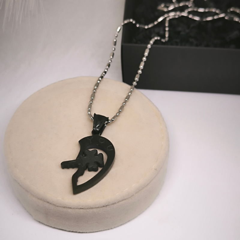 Stiilne kaheosaline kaelakee paarile