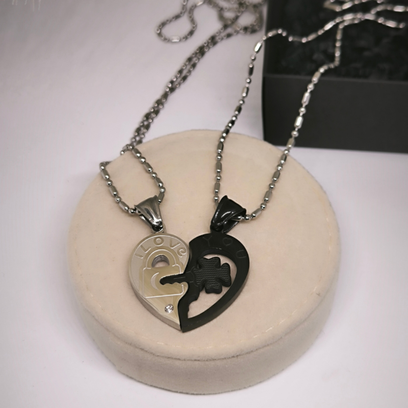 Stiilne kaheosaline kaelakee paarile