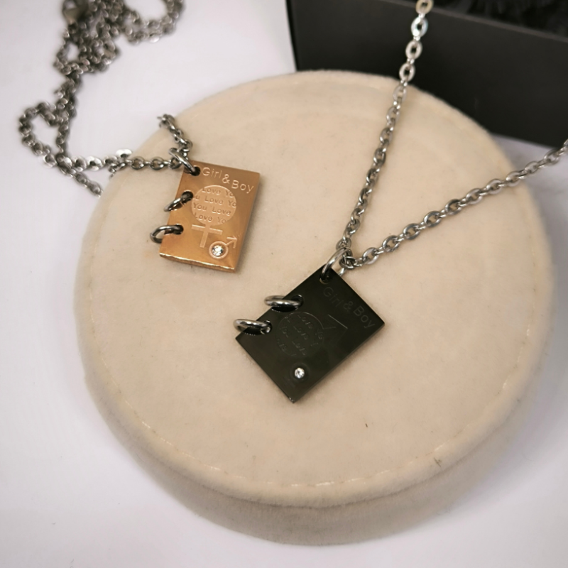 Eriti silmapaistev kaelakee kingitus paarile