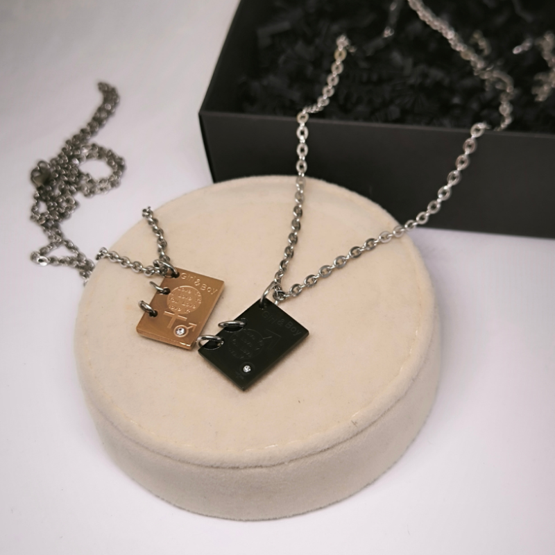 Eriti silmapaistev kaelakee kingitus paarile