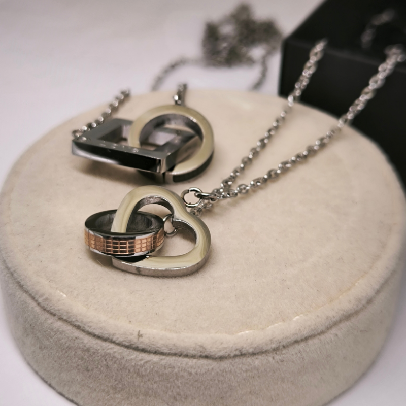 Kaelakeede komplekt paarile "His & Hers love"