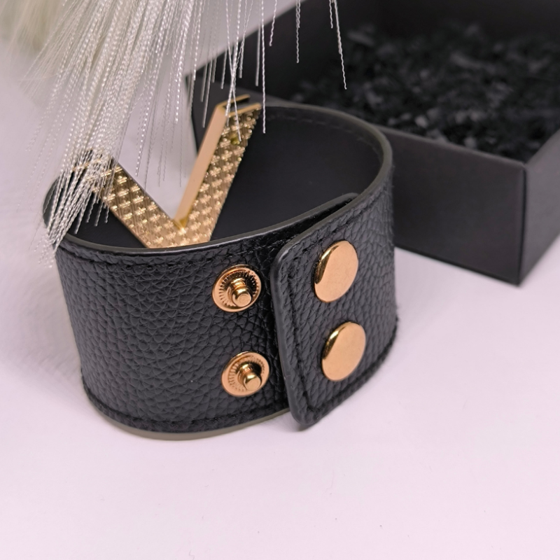 Massiivne nahast käevõru