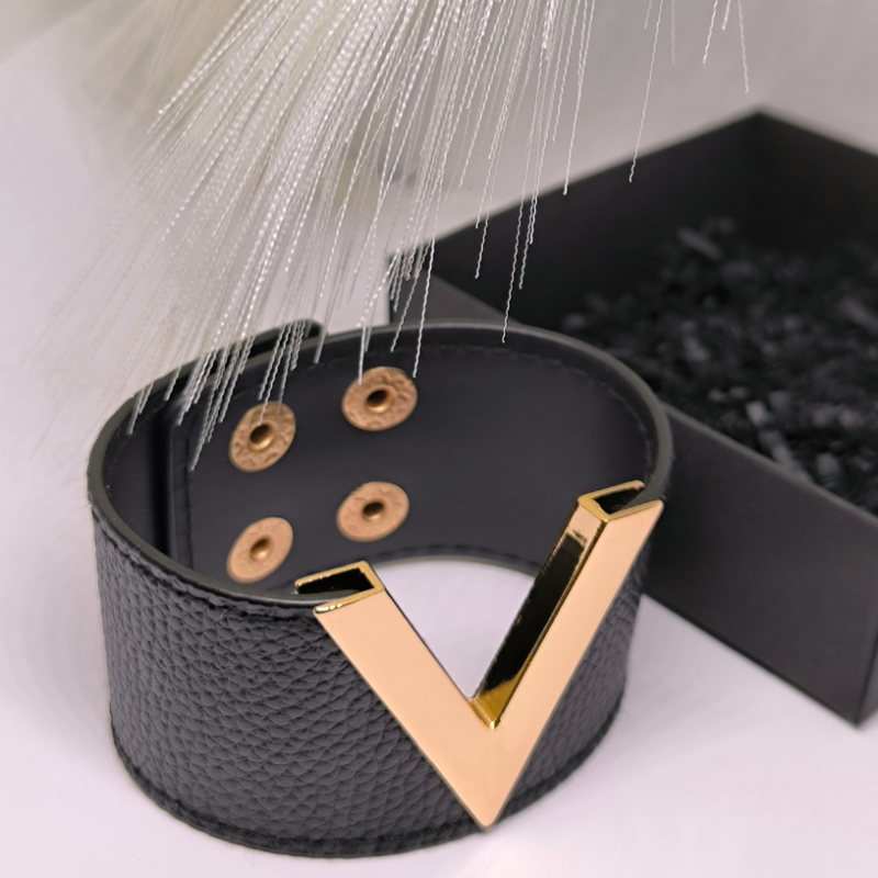 Massiivne nahast käevõru