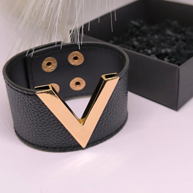 Massiivne nahast käevõru