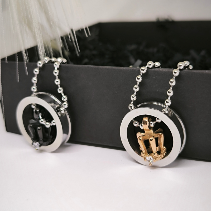 Ehetekomplekt paarile "King and Queen"