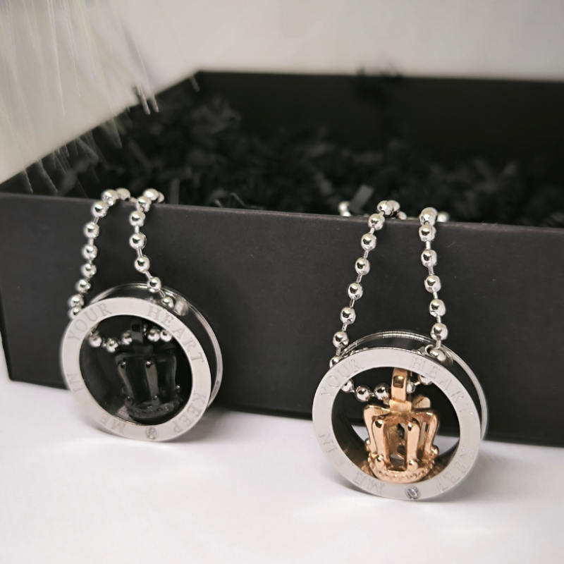 Ehetekomplekt paarile "King and Queen"