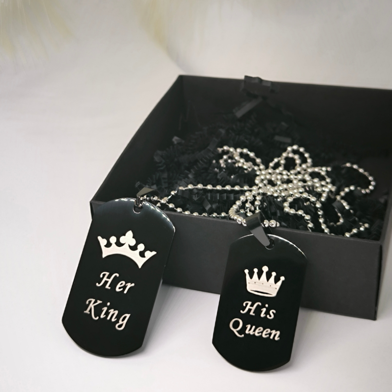 Kaelakeede komplekt paarile "King and Queen"