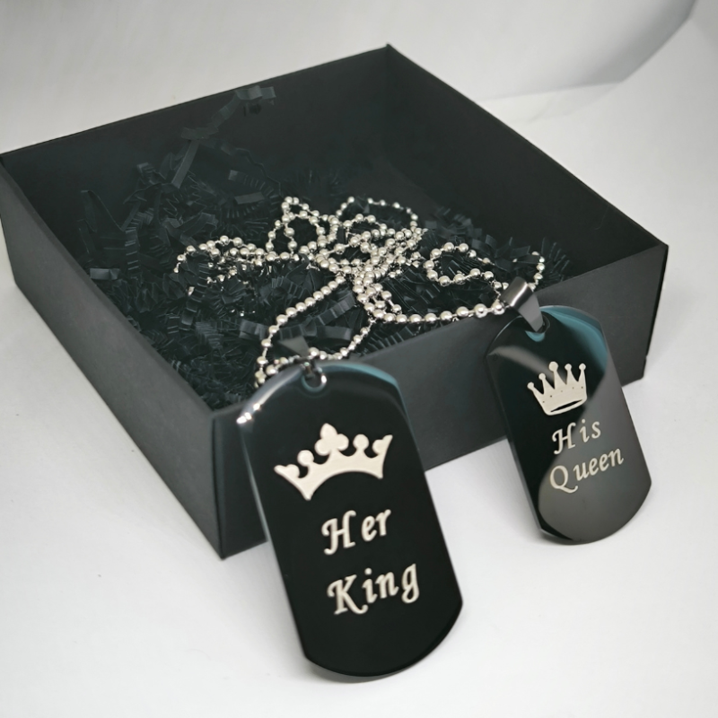 Kaelakeede komplekt paarile "King and Queen"