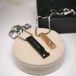 Roostevabast terasest kaelaehted paarile Her King - His Queen