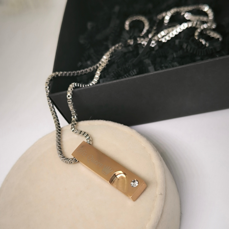 Roostevabast terasest kaelaehted paarile Her King - His Queen