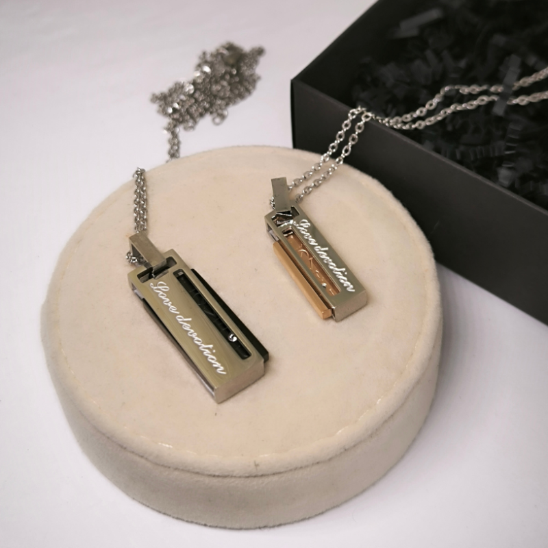 Ristkülikukujuline kaelakeede komplekt