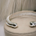 Eksklusiivse disainiga QiLeSen käevõru