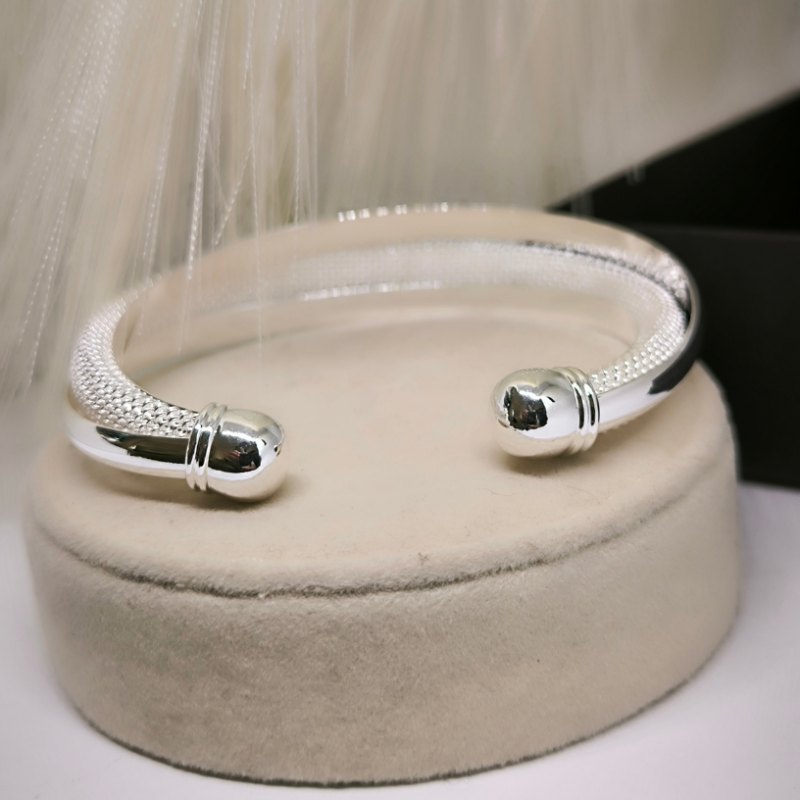 Eksklusiivse disainiga QiLeSen käevõru