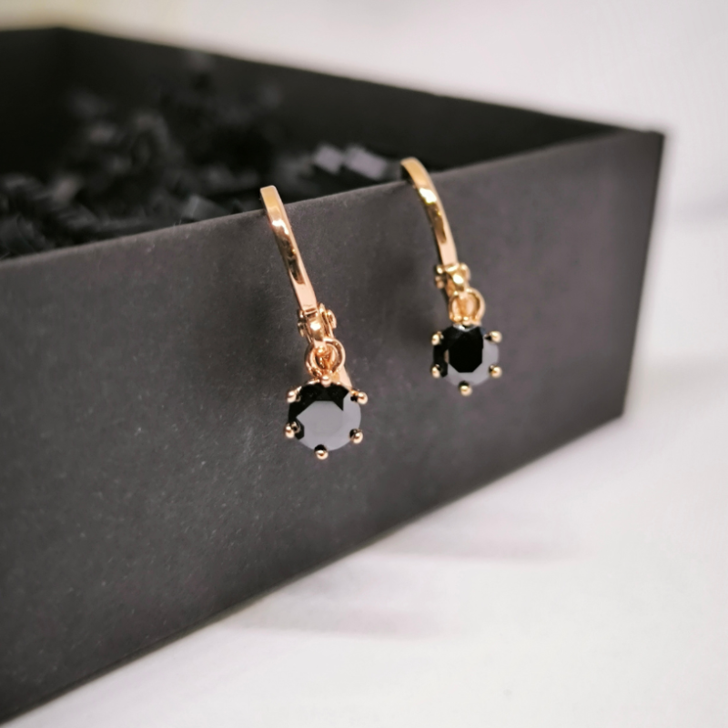 Stiilsed naiste kõrvarõngad tsirkooniumiga