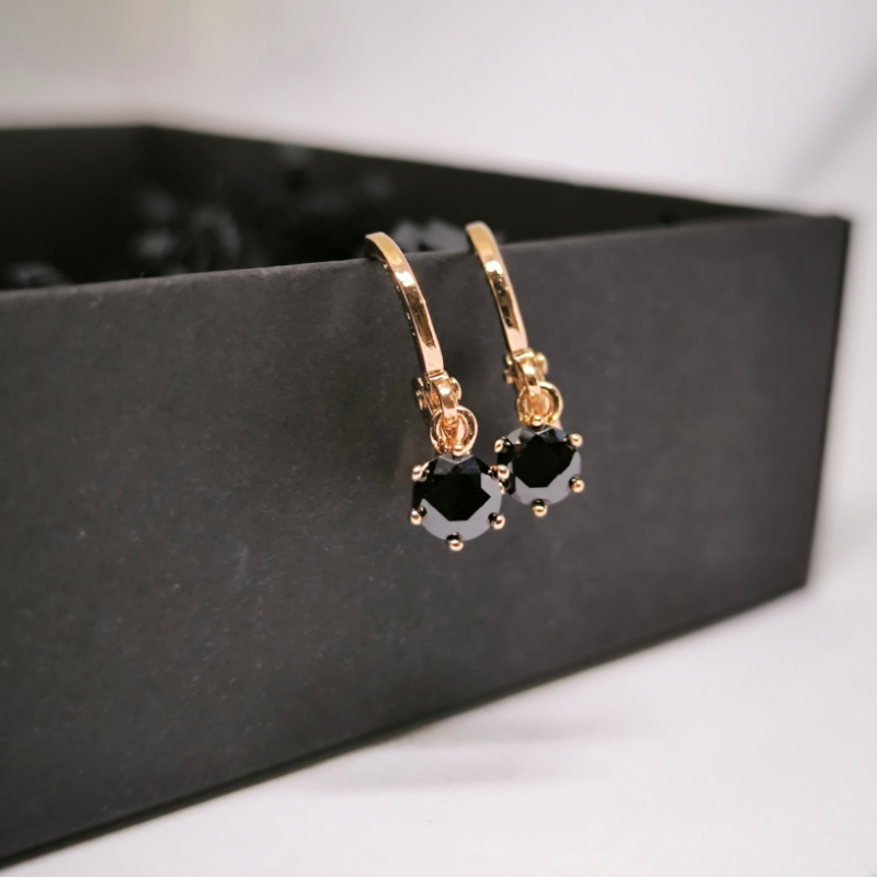 Stiilsed naiste kõrvarõngad tsirkooniumiga