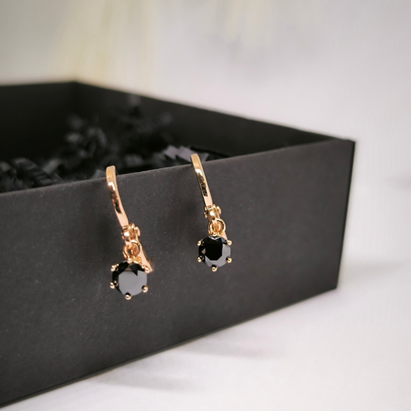 Stiilsed naiste kõrvarõngad tsirkooniumiga