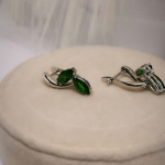 Väljendusrikka disainiga naiste kõrvarõngad tsirkooniga