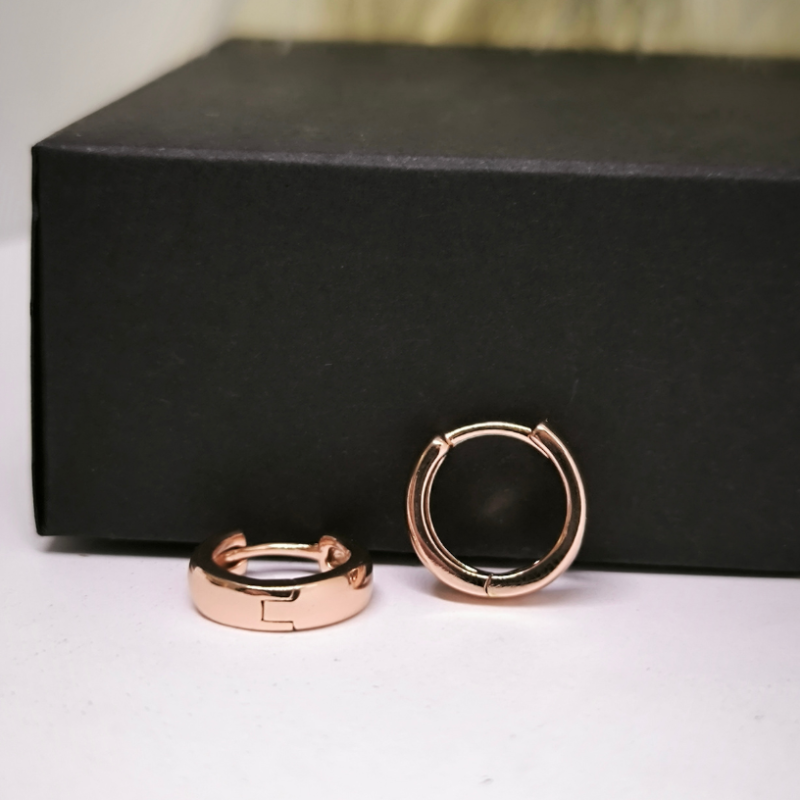 Rõngakujulised minimalistlikud naiste kõrvarõngad