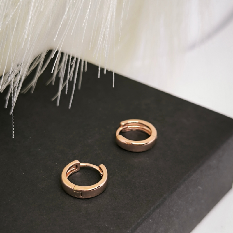 Rõngakujulised minimalistlikud naiste kõrvarõngad