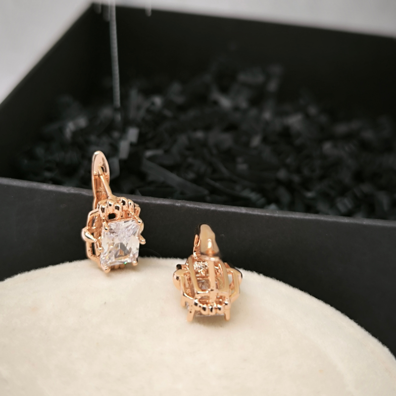 Roosa kulla värvi tsirkooniumiga pidulikud kõrvarõngad