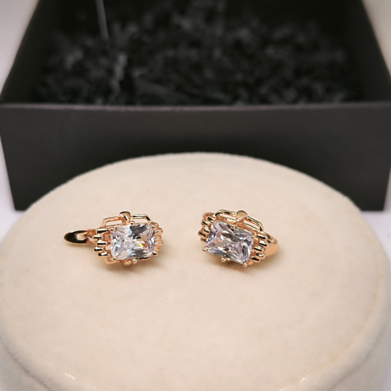 Roosa kulla värvi tsirkooniumiga pidulikud kõrvarõngad