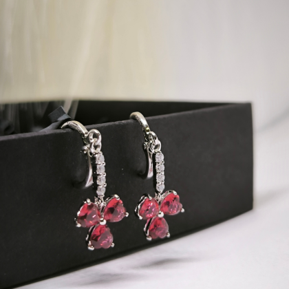 Naiste kõrvarõngad südamekujulise tsirkooniumiga