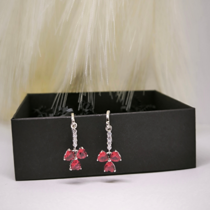 Naiste kõrvarõngad südamekujulise tsirkooniumiga