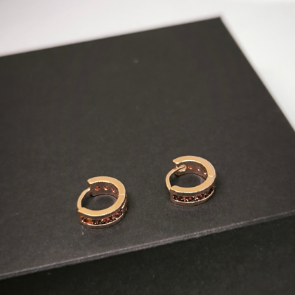 Zirkooniga rõngaskujulised kõrvarõngad