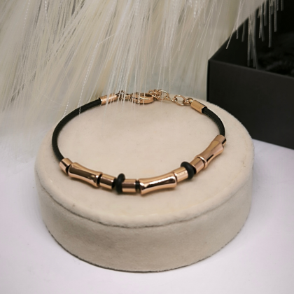 Käevõru metallist aktsentidega