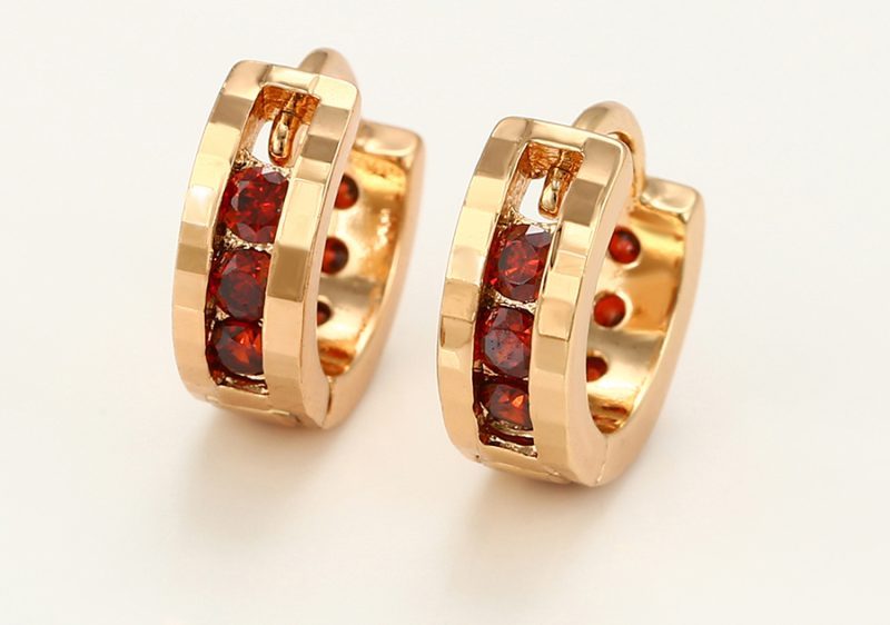 Zirkooniga rõngaskujulised kõrvarõngad