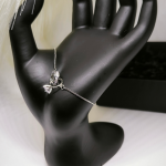 Elegantne käevõru tsirkooniga