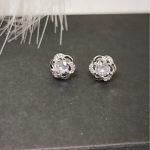 Lillekujulised elegantsed kõrvarõngad