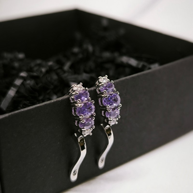 Originaalse disainiga kõrvarõngad tsirkooniga