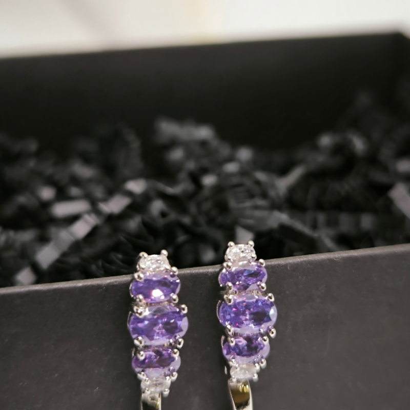 Originaalse disainiga kõrvarõngad tsirkooniga