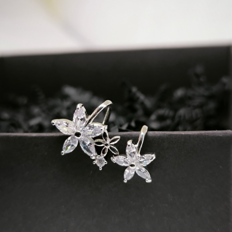 Eksklusiivse disainiga lilledega kõrvarõngad