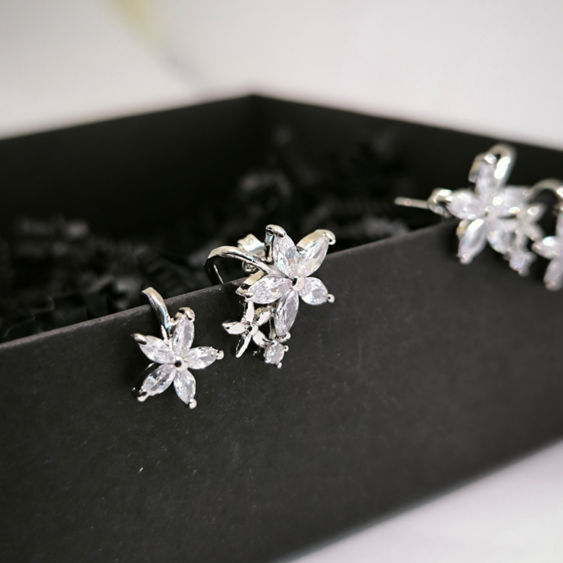 Eksklusiivse disainiga lilledega kõrvarõngad