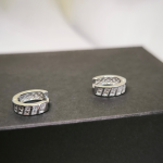 Moodsa disainiga tsirkooniumiga rõngaskujulised kõrvarõngad