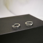 Moodsa disainiga tsirkooniumiga rõngaskujulised kõrvarõngad