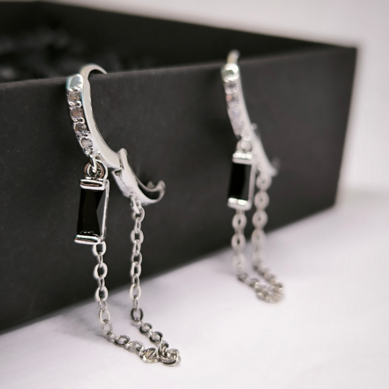 Zirkooniumiga eksklusiivse disainiga kõrvarõngad