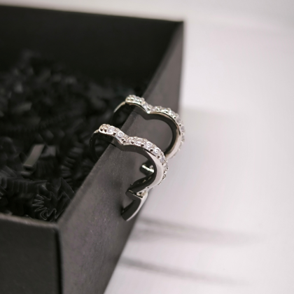 Romantilised südamekujulised kõrvarõngad