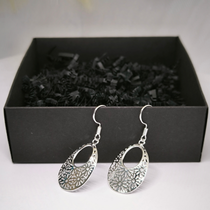 Ovaalsed massiivsed naiste kõrvarõngad