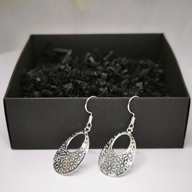 Ovaalsed massiivsed naiste kõrvarõngad