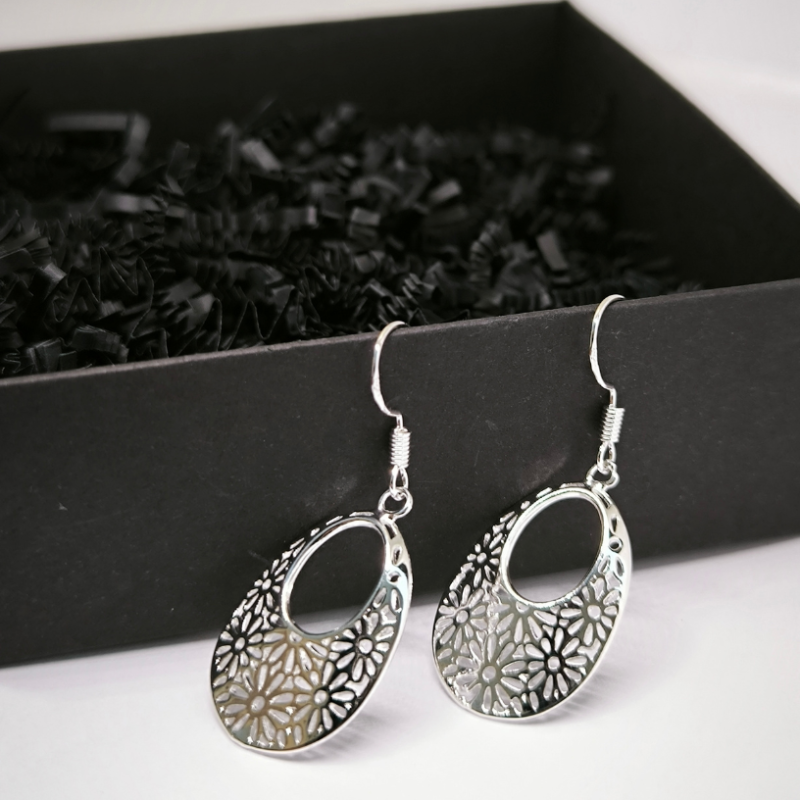 Ovaalsed massiivsed naiste kõrvarõngad