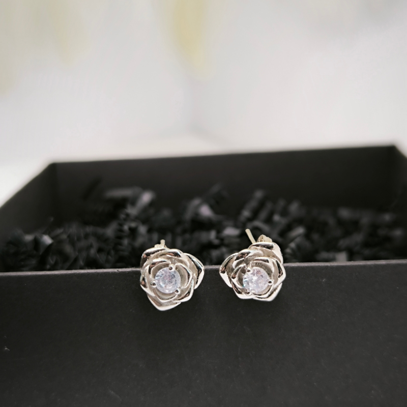 Peen roosikujulised kõrvarõngad tsirkooniumiga