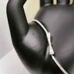 Võluv naiste käevõru lipsukesega