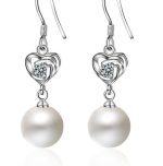 Klassikalises stiilis kõrvarõngad pärlimitatsiooniga