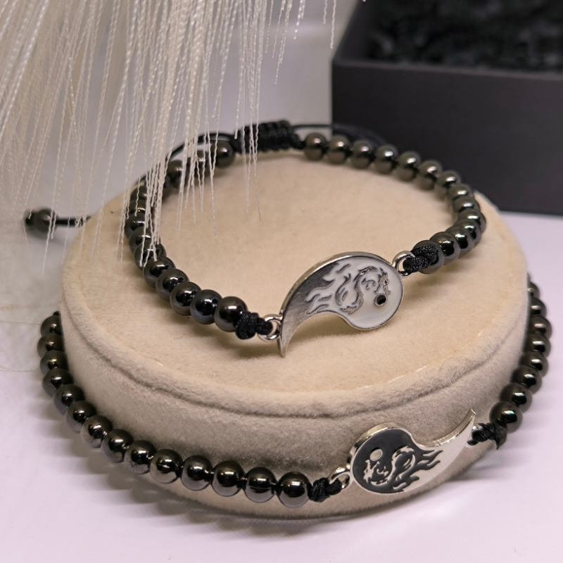 Minimalistlikud helmestega paarilised käevõrud „Peen seos“